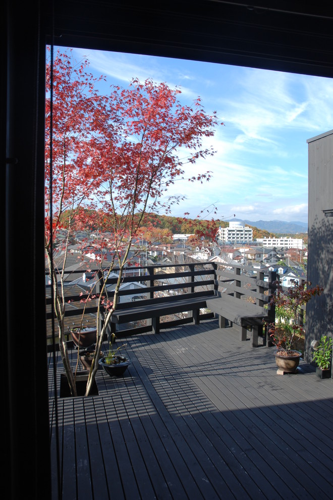 Modelo de terraza de estilo zen de tamaño medio sin cubierta en patio trasero