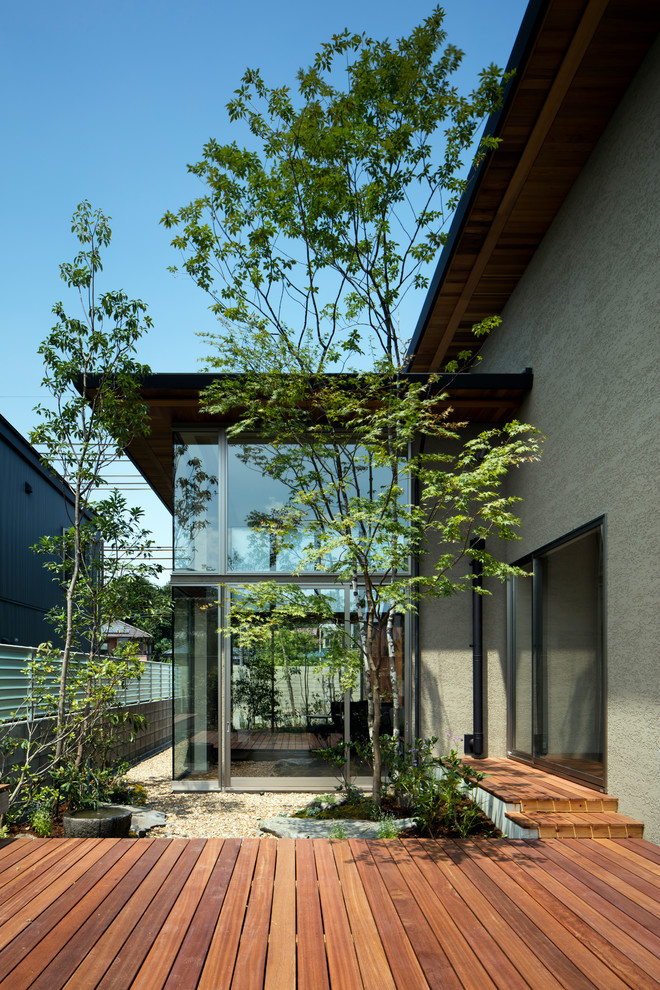 Diseño de terraza asiática sin cubierta