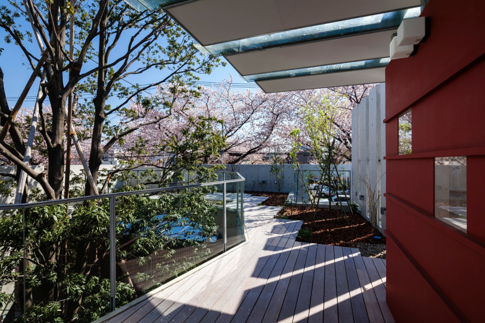 Modelo de terraza minimalista en azotea y anexo de casas con cocina exterior