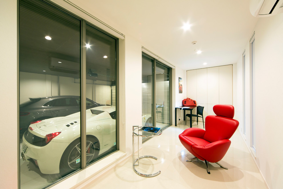 Immagine di un garage per due auto design