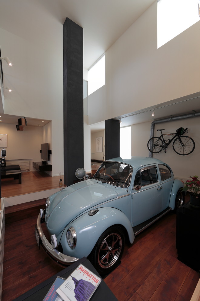 Aménagement d'un grand garage pour une voiture attenant contemporain avec un bureau, studio ou atelier.