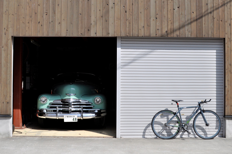 This is an example of an industrial garage in Tokyo.