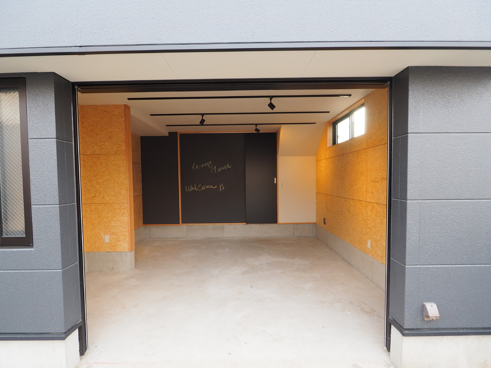 Foto di un garage per un'auto connesso classico di medie dimensioni con ufficio, studio o laboratorio