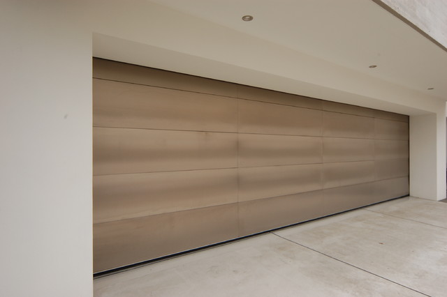 オーバーガレージドア 格子 - Asian - Garage - Other - by 株式会社ワールドガレージドア | Houzz