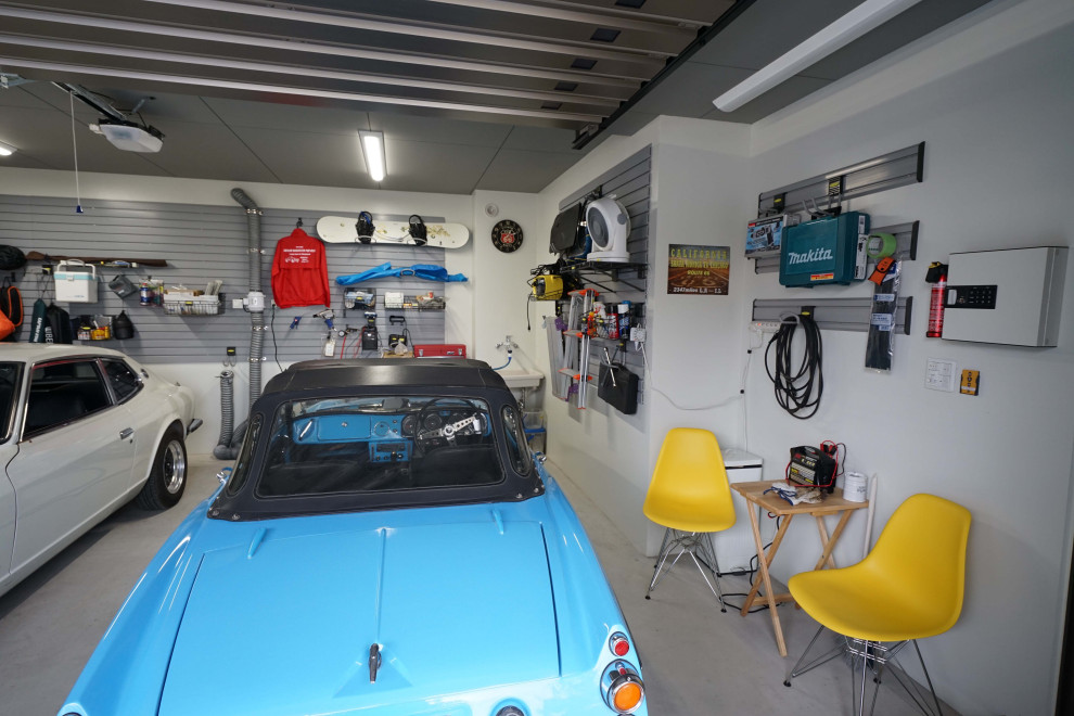 Esempio di un garage per due auto connesso minimalista di medie dimensioni con ufficio, studio o laboratorio