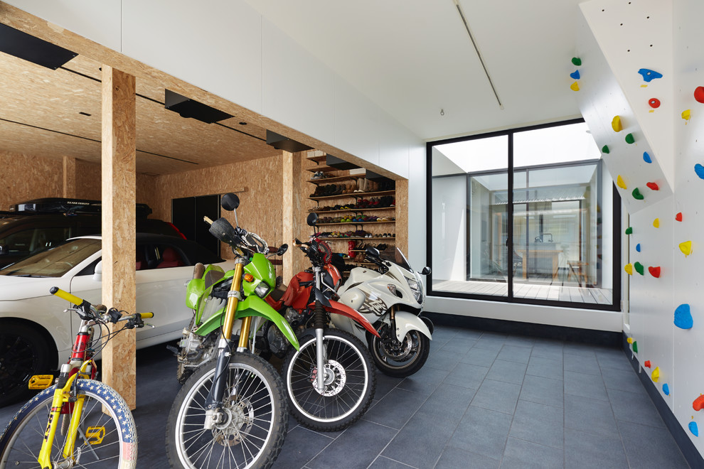 Свежая идея для дизайна: гараж в современном стиле для двух машин - отличное фото интерьера