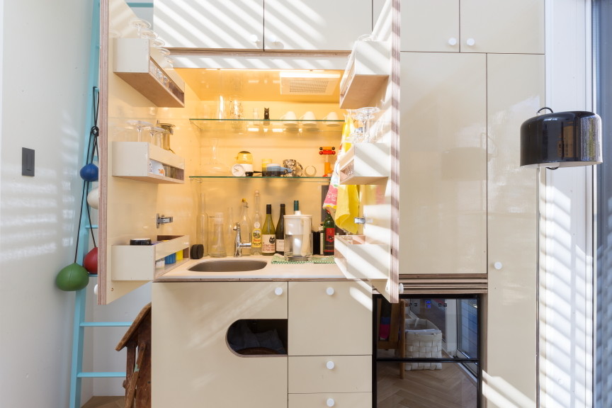 This is an example of a contemporary kitchen in Tokyo Suburbs.