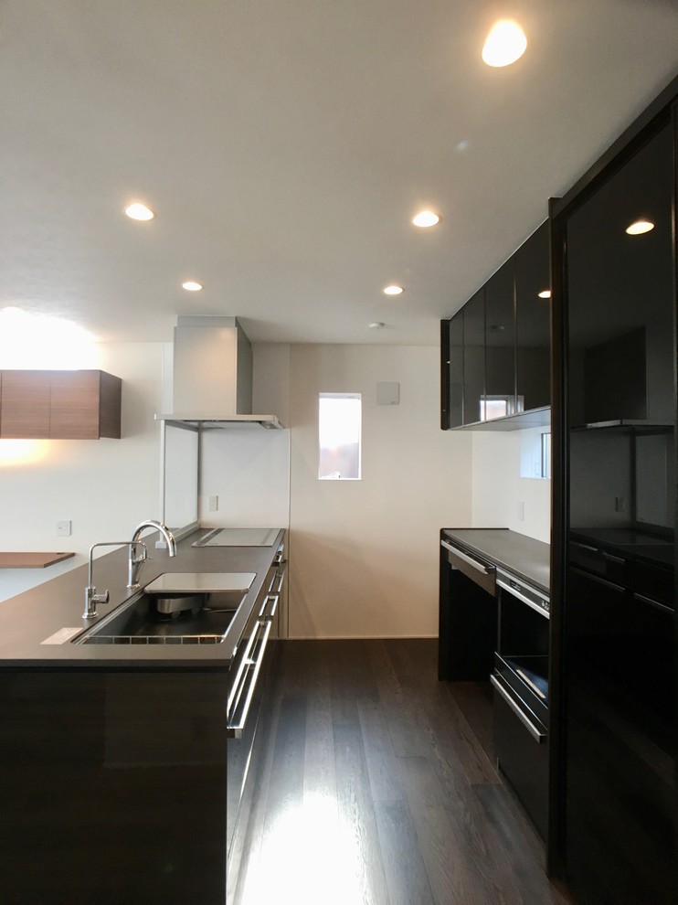Example of a trendy kitchen design in Tokyo