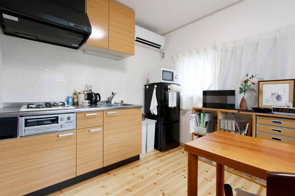 Design ideas for a modern kitchen in Tokyo Suburbs.