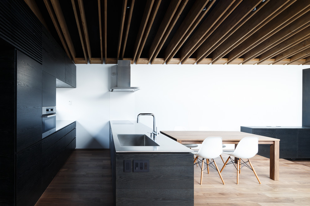 Design ideas for a modern kitchen in Tokyo.
