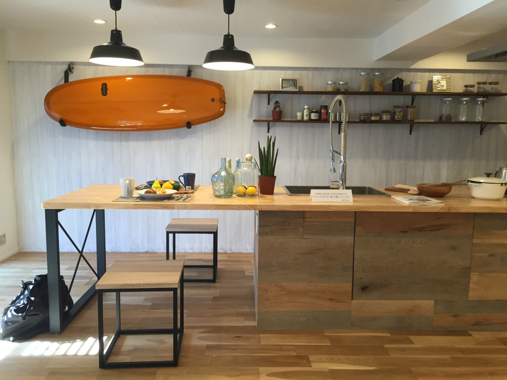 Example of a beach style kitchen design in Tokyo
