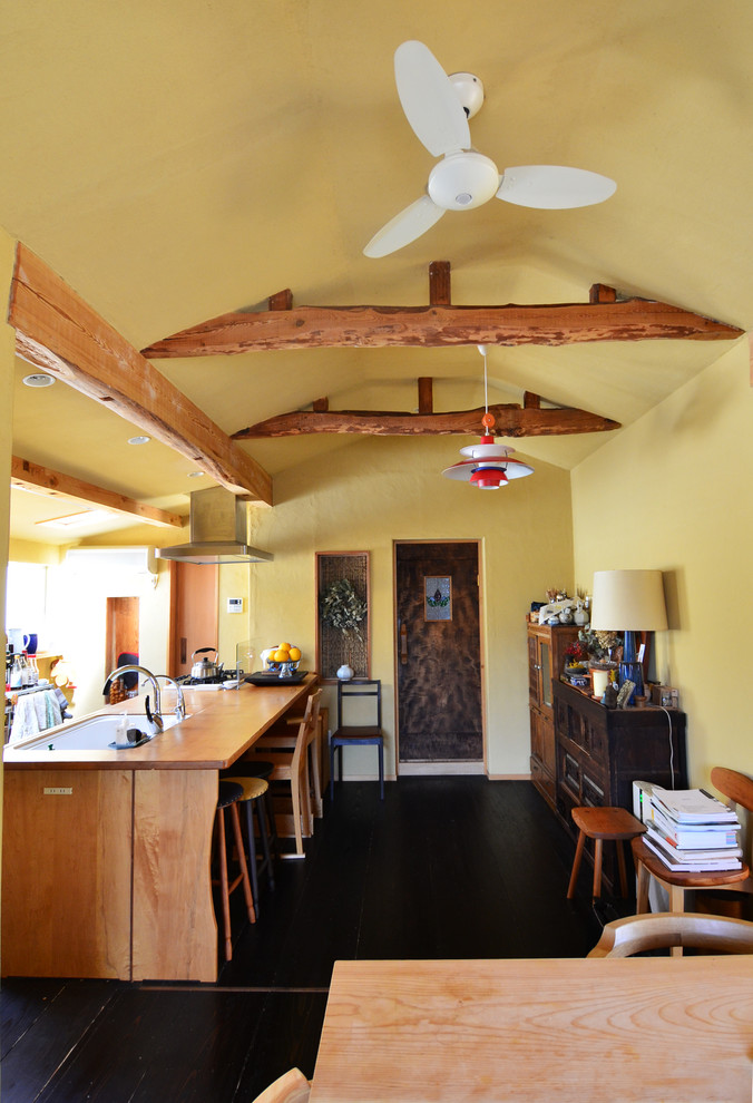 Inspiration for an asian single-wall dark wood floor eat-in kitchen remodel in Kyoto with an undermount sink, wood countertops, glass sheet backsplash, stainless steel appliances and a peninsula