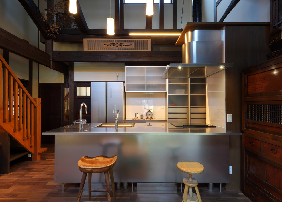 Свежая идея для дизайна: кухня в восточном стиле - отличное фото интерьера