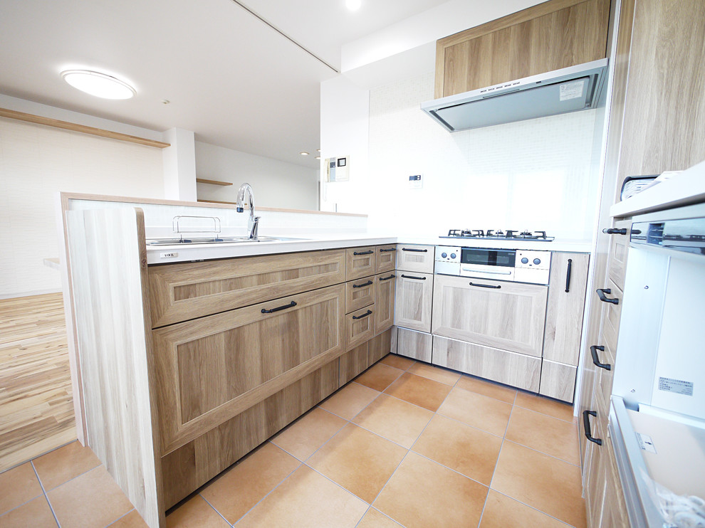 Example of a beach style l-shaped brown floor open concept kitchen design in Tokyo with white backsplash, medium tone wood cabinets and no island