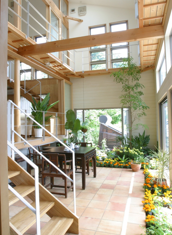 Idee per una veranda country con pavimento in terracotta, soffitto classico e pavimento arancione