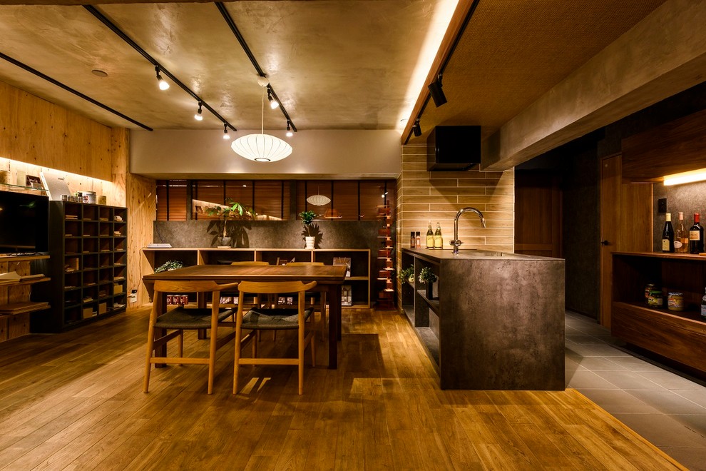 Inspiration for a rustic dining room in Fukuoka.