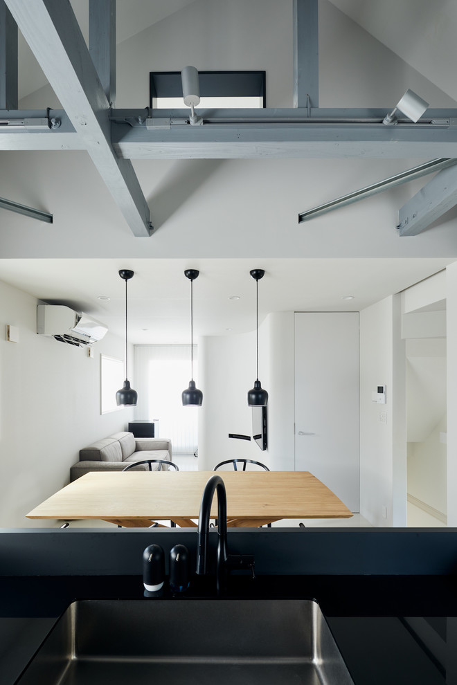 Idée de décoration pour une salle à manger minimaliste.