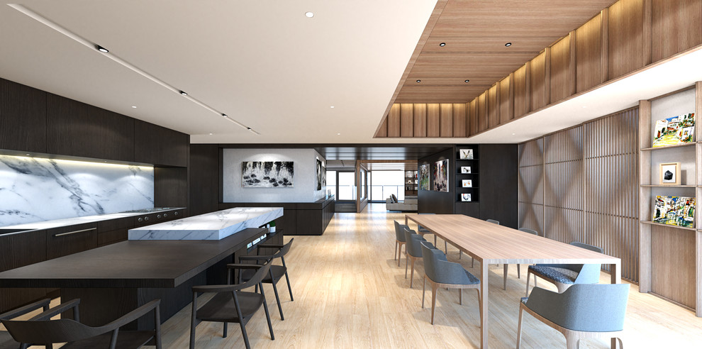 Идея дизайна: большая кухня-столовая в современном стиле с оранжевыми стенами, паркетным полом среднего тона и оранжевым полом без камина