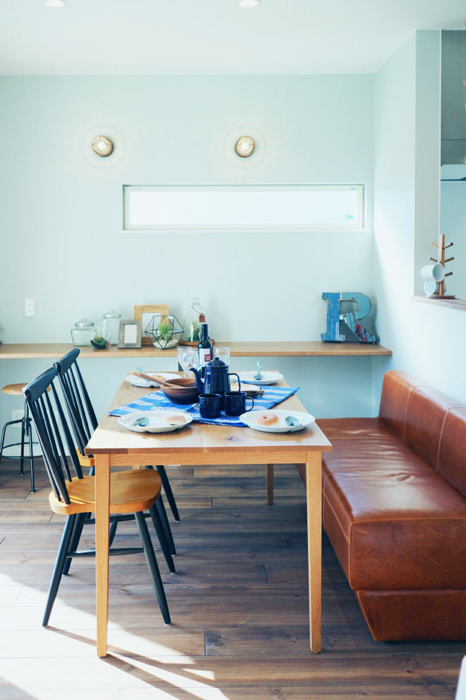 Inspiration for a coastal dining room in Tokyo Suburbs with white walls, medium hardwood flooring and brown floors.