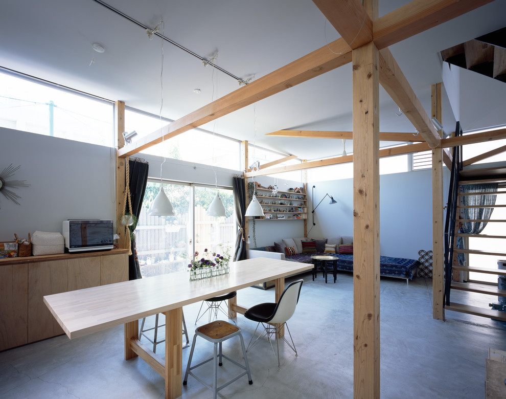 Design ideas for a contemporary dining room in Tokyo.