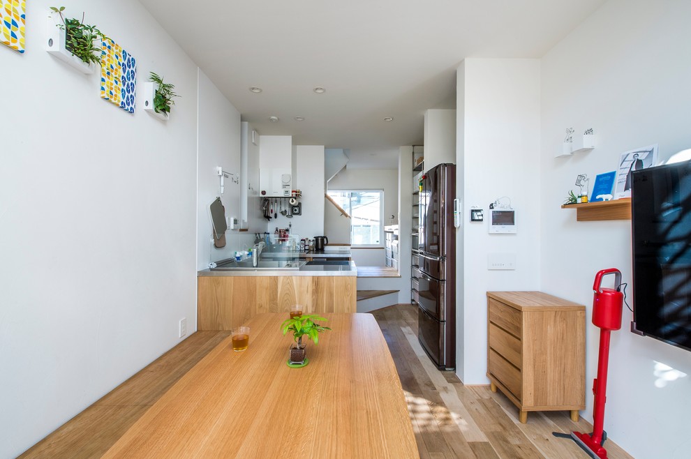 Small minimalist medium tone wood floor and brown floor great room photo in Kyoto with white walls