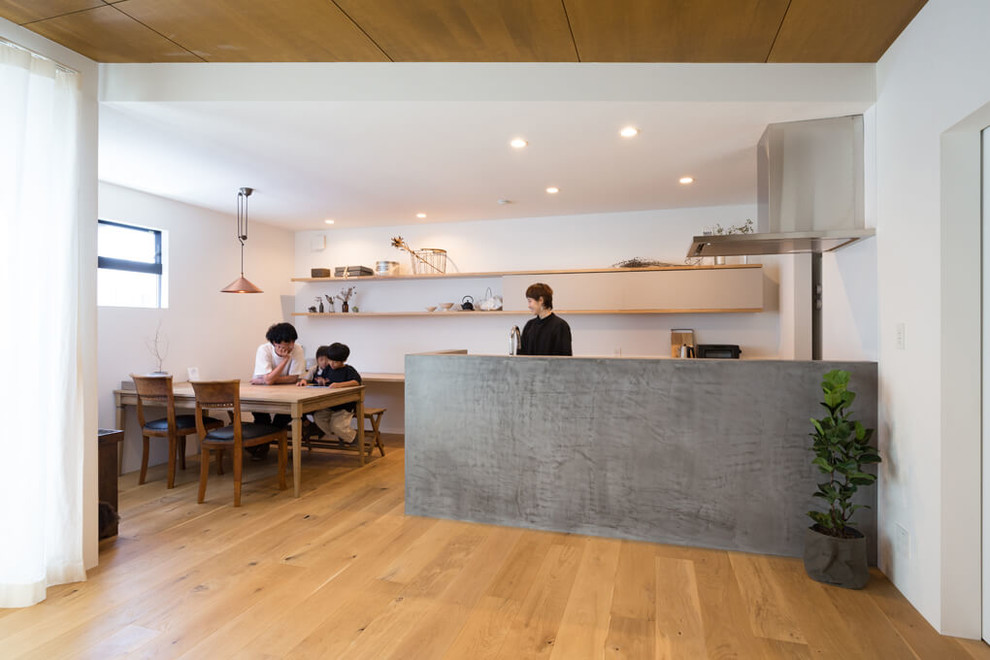 Design ideas for a world-inspired dining room in Nagoya.