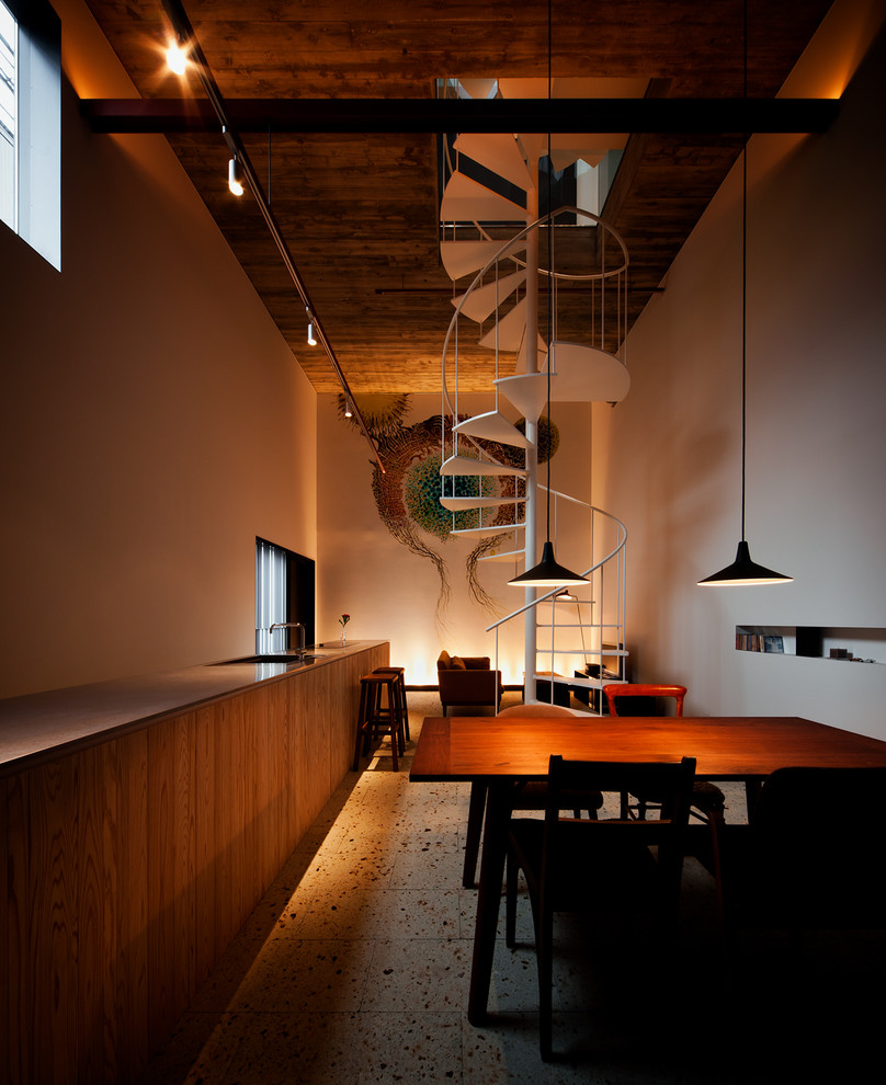 Idee per una sala da pranzo aperta verso il soggiorno design con pareti bianche