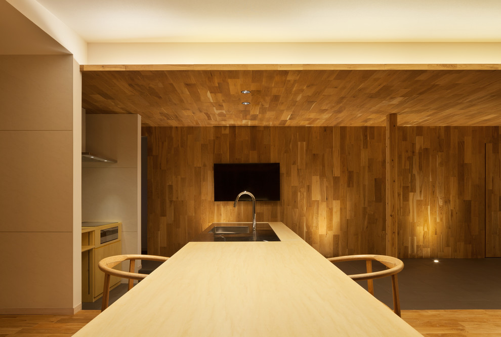 This is an example of a world-inspired dining room in Fukuoka.