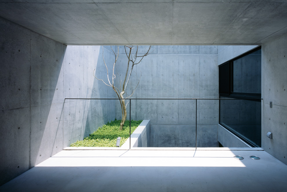 Inspiration for a contemporary patio in Tokyo.