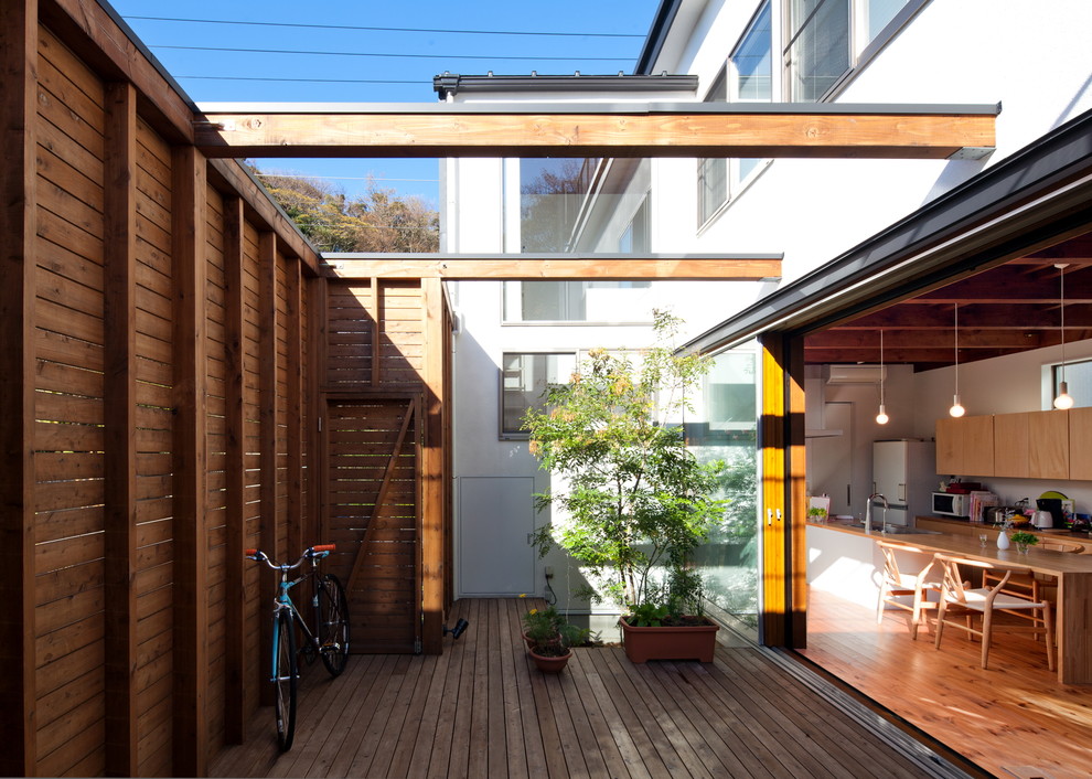 Photo of a contemporary courtyard patio in Yokohama with no cover.