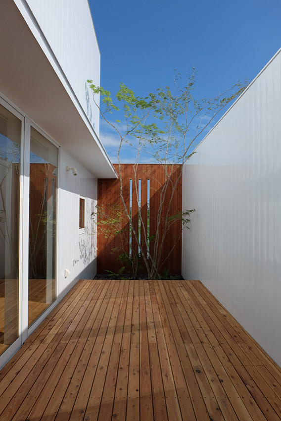Idée de décoration pour une terrasse minimaliste avec une cour.