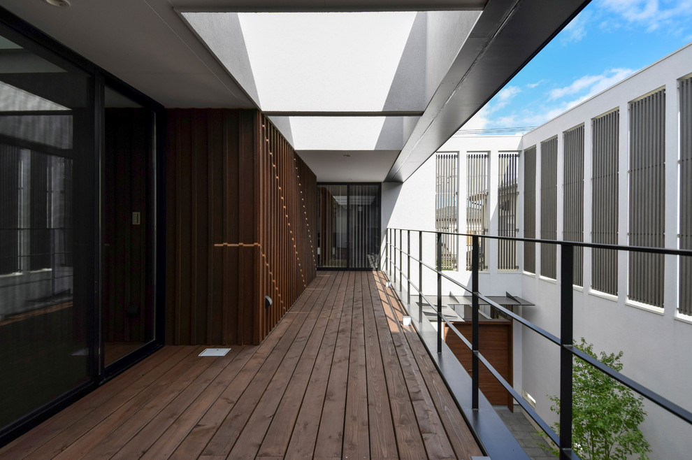 Idée de décoration pour une terrasse design avec une cour.