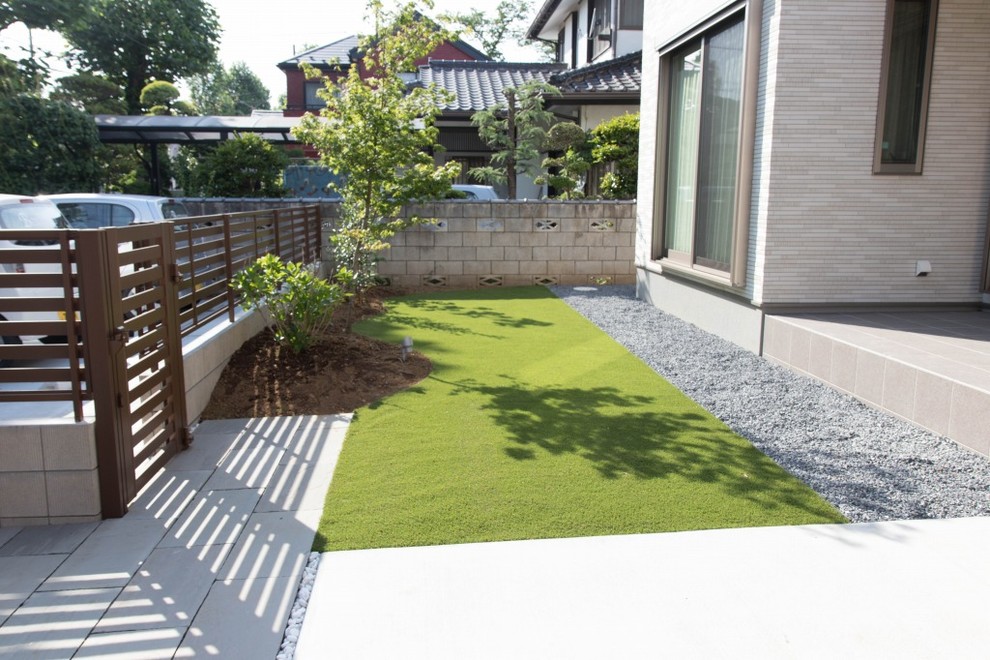 Свежая идея для дизайна: двор на переднем дворе в скандинавском стиле - отличное фото интерьера