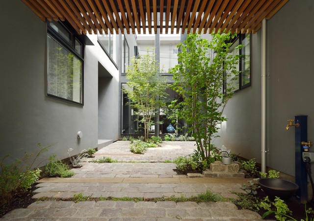 中庭のある2世帯住宅 - Patio - Yokohama - de フリーダム