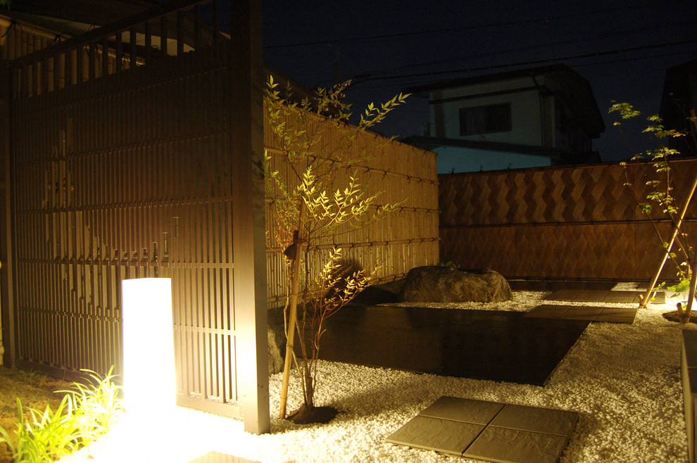 World-inspired patio in Tokyo Suburbs.