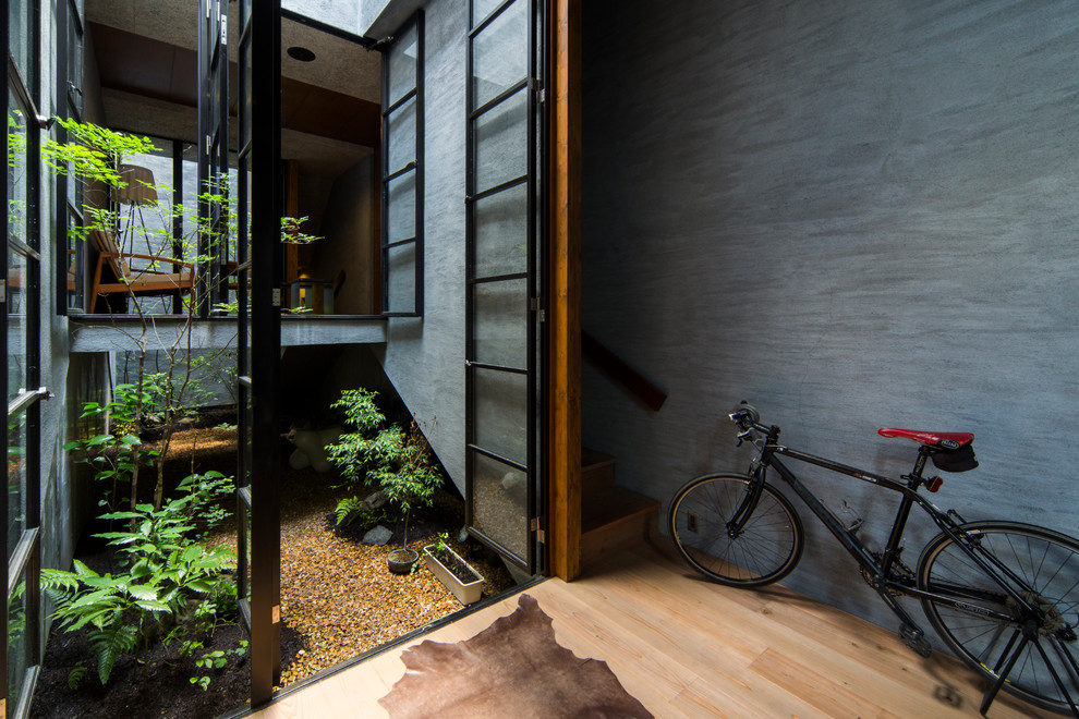 World-inspired courtyard patio in Tokyo Suburbs with gravel and no cover.