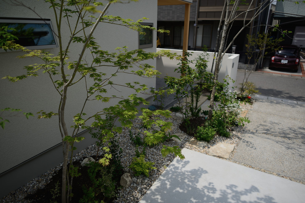 Example of a minimalist patio design in Other