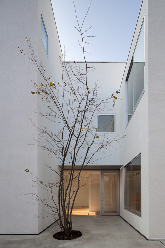 Esempio di un patio o portico moderno in cortile con ghiaia