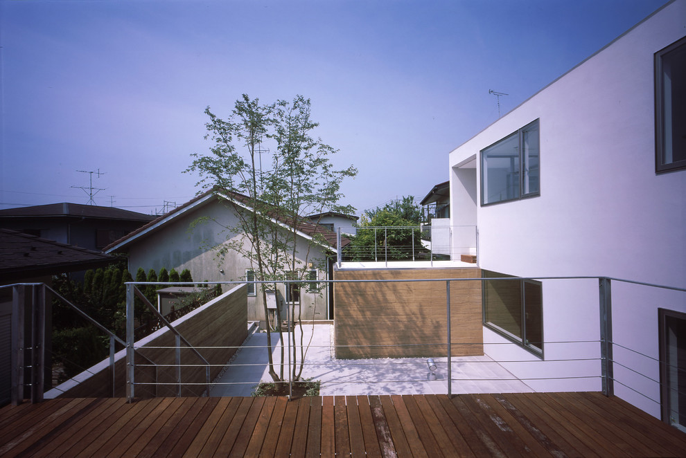 Mittelgroßer, Gefliester, Unbedeckter Moderner Patio im Innenhof mit Kübelpflanzen in Tokio Peripherie