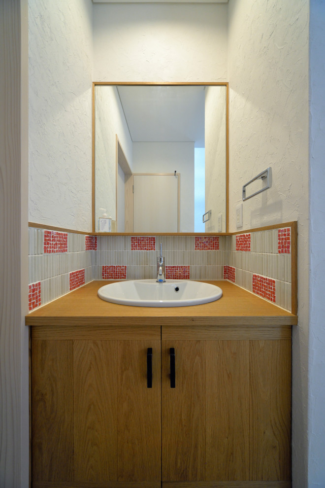 東京23区にあるラスティックスタイルのおしゃれなトイレ・洗面所の写真