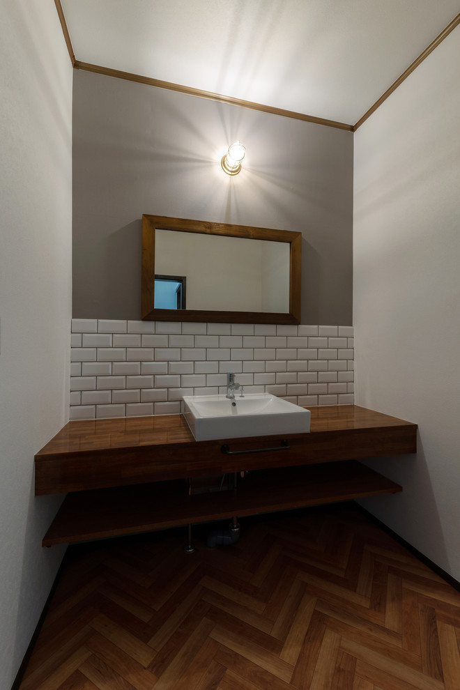 横浜にあるコンテンポラリースタイルのおしゃれなトイレ・洗面所の写真