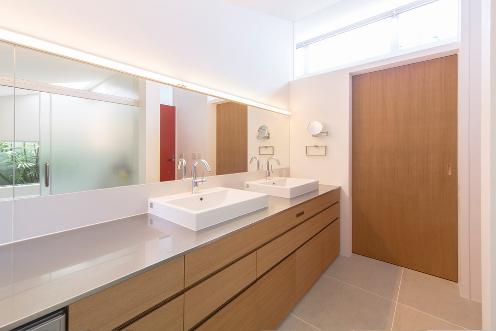 Design ideas for a modern cloakroom in Tokyo.