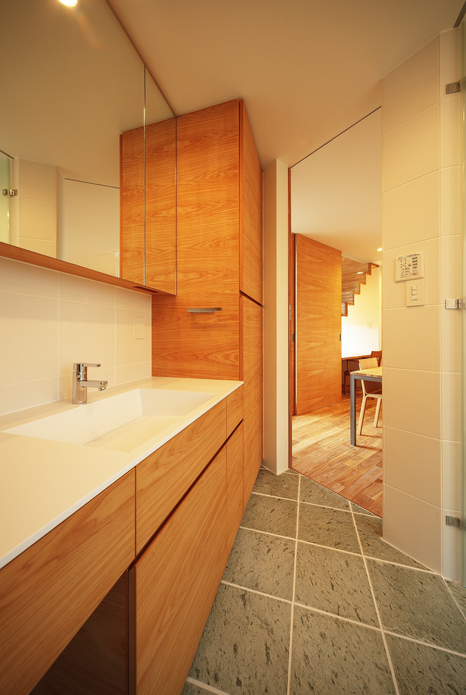 Свежая идея для дизайна: туалет в скандинавском стиле - отличное фото интерьера