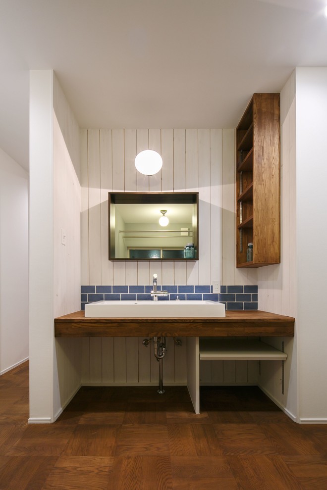 Design ideas for a midcentury cloakroom in Other.