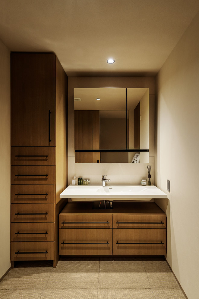 World-inspired cloakroom in Fukuoka with beige walls and brown floors.