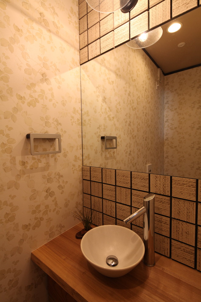 Свежая идея для дизайна: туалет в восточном стиле - отличное фото интерьера