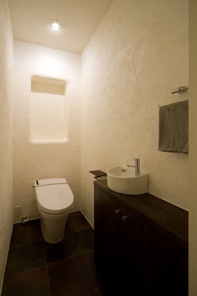 Design ideas for a medium sized world-inspired cloakroom in Osaka.