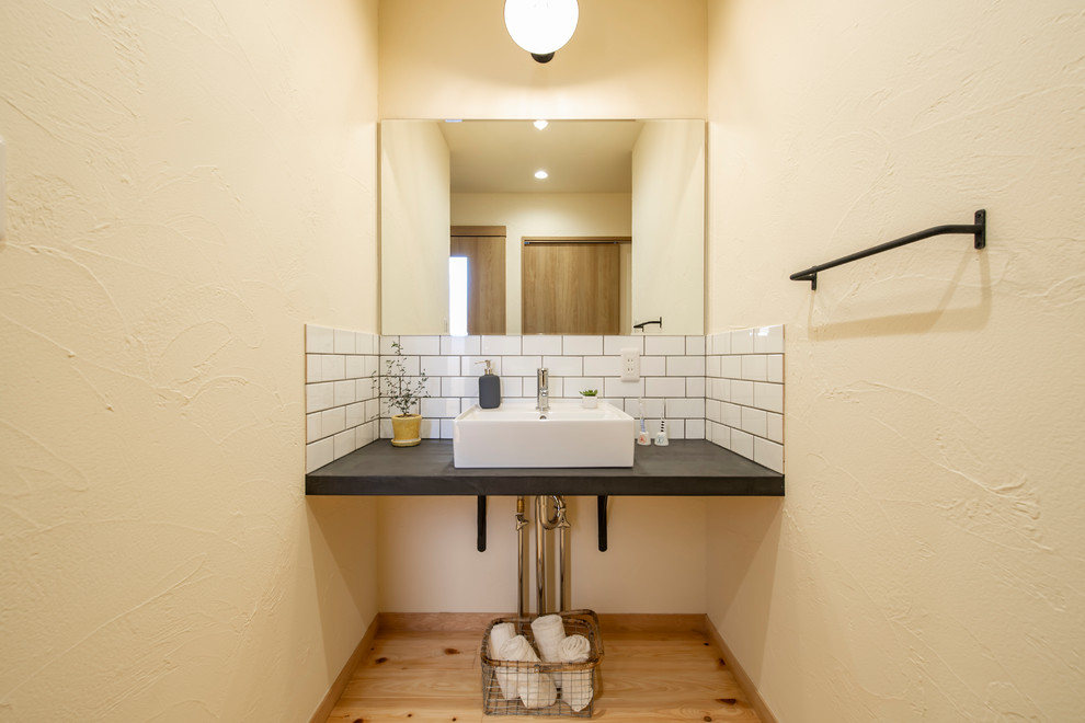 This is an example of a modern cloakroom in Tokyo Suburbs.