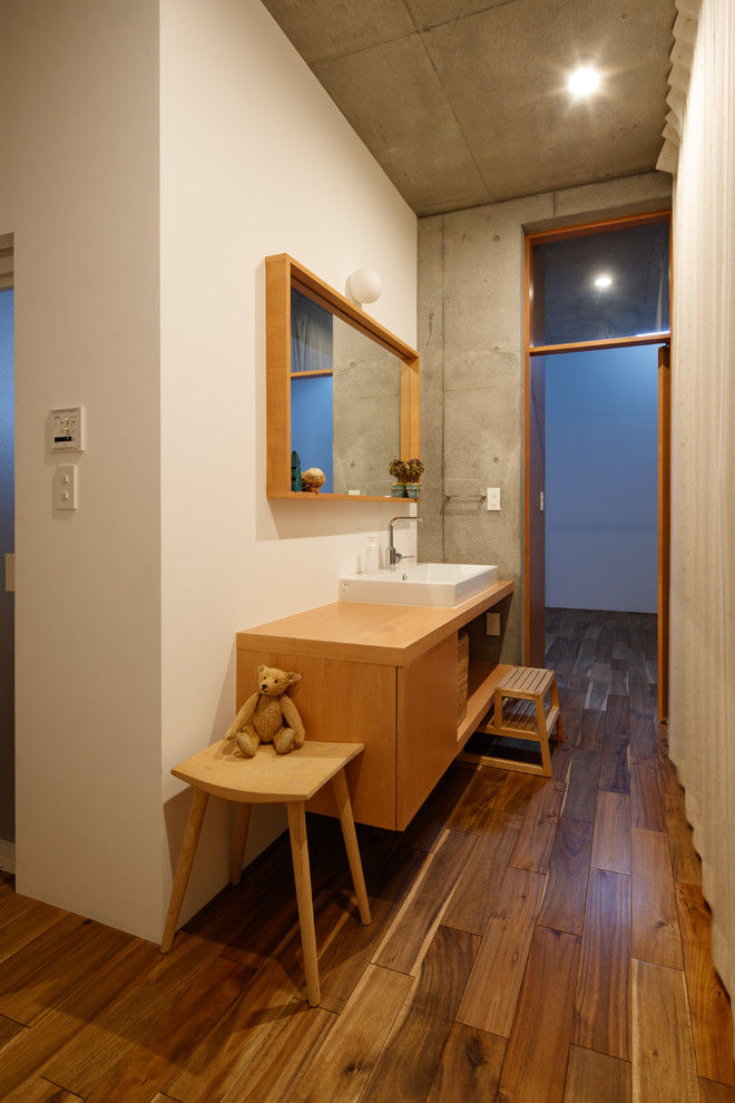 東京23区にあるカントリー風のおしゃれなトイレ・洗面所の写真