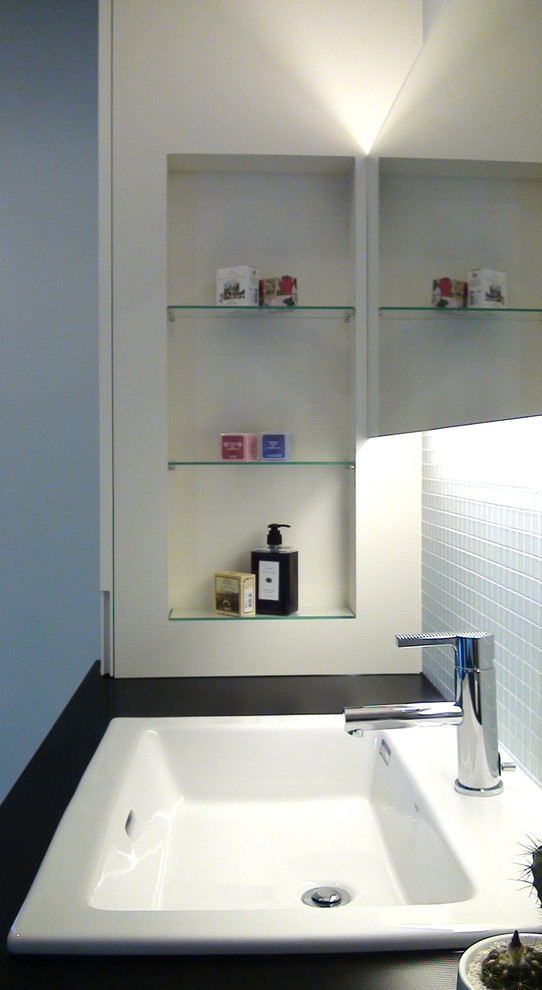 札幌にあるモダンスタイルのおしゃれなトイレ・洗面所の写真